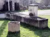 Fontaine, près de l'église (© J.E)