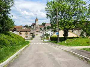 Genevrey, seen from the top of the rue de la place (© JE)