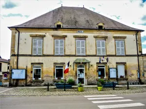 Genevrey town hall (© JE)