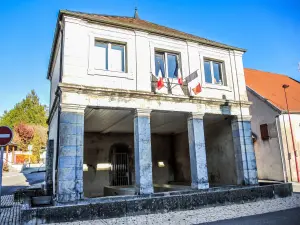 Mairie-lavoir (© J.E)