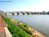 The great bridge over the Loire (© J.E)