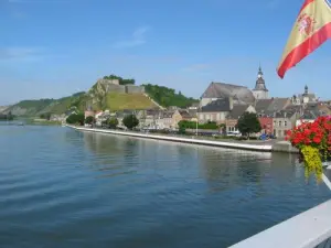 El fuerte de Charlemont y la iglesia de Saint-Hilaire