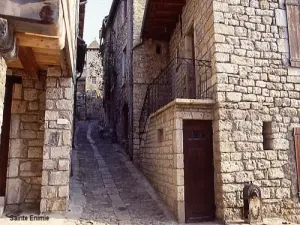 A lane of Sainte-Enimie (© Jean Espirat)