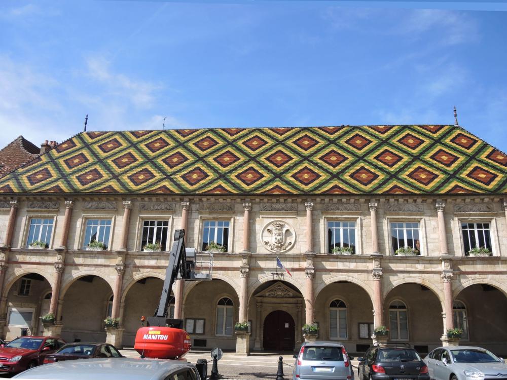 Gray - Facade of the town hall (© JE)