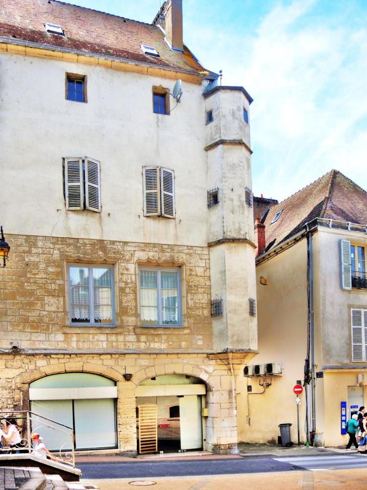 Gray - House with hanging corner turret (© JE)