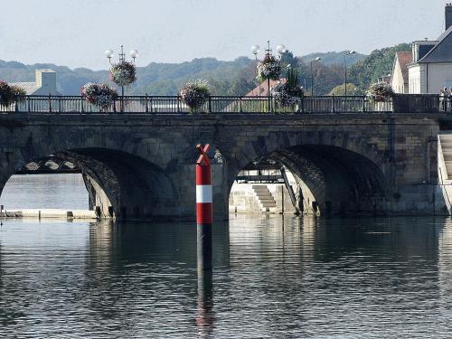 Gray - Other view of the bridge