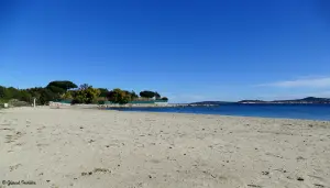 Plage du Gros Pin (© Grimaud Tourisme)