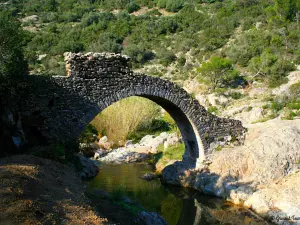 Pont des Fées (© Grimaud Tourisme)