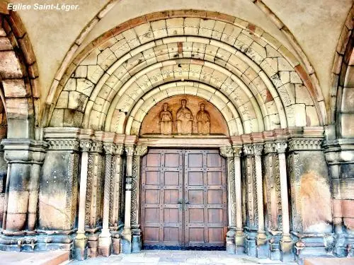 Porch of the church of St. Leger (© Jean Espirat)