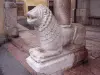 Un lion devant l'église