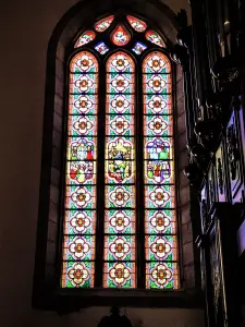 Stained glass of the church (© JE)