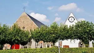 La iglesia y su campanario