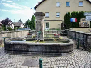 Tavey - 18e-eeuwse fontein-wasplaats (© JE)