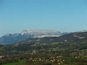 Il Parmelan visto dalla città di Héry-sur-Alby