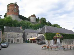 Il centro cittadino dominato dal castello