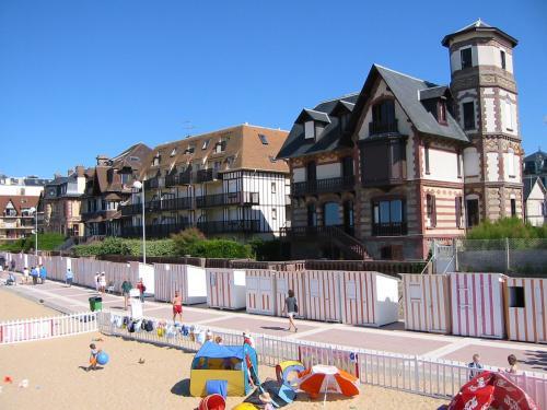 Houlgate - Villas on the Roland Garros Drive (© OT Houlgate)