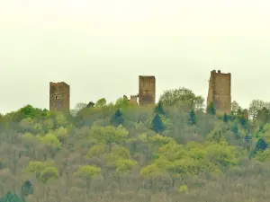 Tours of the three castles, views of the village (© J.E)