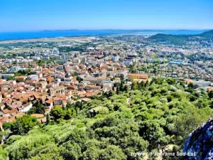 Panorama sudeste, desde el antiguo castillo (© Jean Espirat)