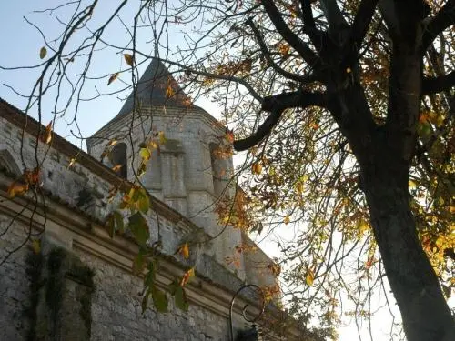 Kirche Saint-Félicien - Monument in Issigeac