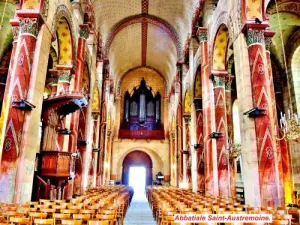 La navata, veduta del coro (© Jean Espirat)