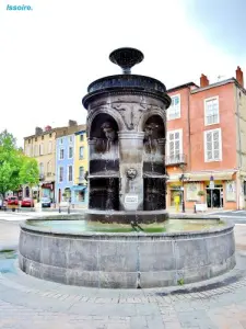 Fontaine, place de la République (© Jean Espirat)