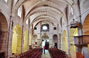 L'interno della chiesa di San Pietro