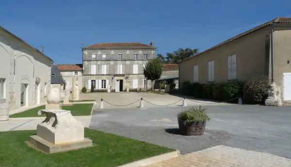 Julienne - Tourism, holidays & weekends guide in the Charente