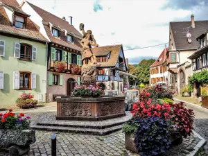 Kientzheim - Fontaine, place centrale (© J.E)