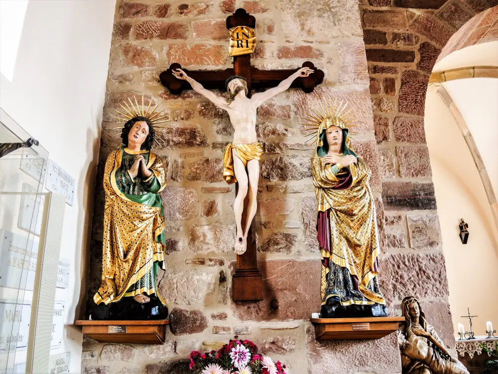 Kaysersberg Vignoble - Kientzheim - Crucifixion avec statues de Saint-Jean et de Notre-Dame de Kientzheim (© J.E)