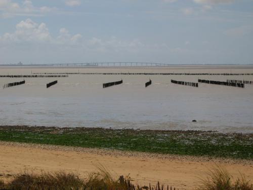 L'Aiguillon-sur-Mer - Pointe de l'Aiguillon, con vistas al puente de la isla de Ré