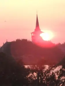 Feuerkugel auf dem Kirchturm