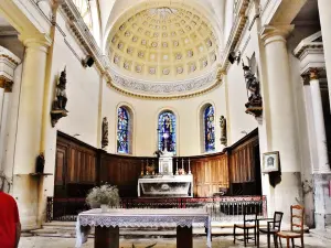 Interior de la iglesia Notre-Dame