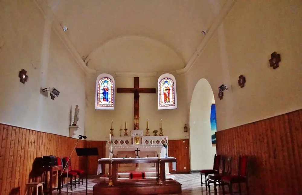 La Beaume - The interior of the church