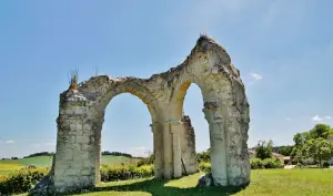 Grésignac, Ruinen der alten Saint-Jean-Kirche