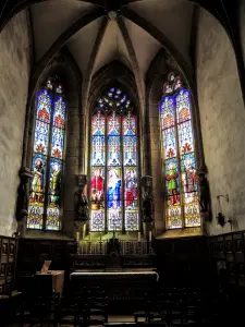 Vitraux de l'abside de l'église (© J.E)