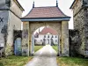 Cancello d'ingresso di il castello (© JE)