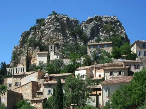La Roque-Alric - Tourism, holidays & weekends guide in the Vaucluse