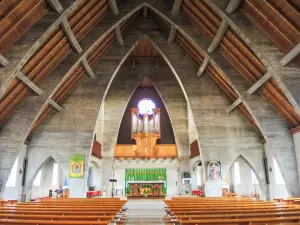 Navata della Chiesa di San Giuseppe e San Wandrille (© J.E)