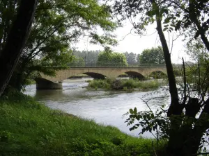 Die Brücke über den Adour