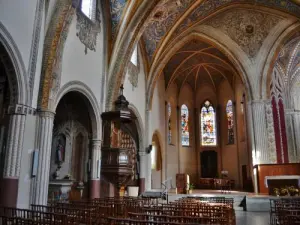 Innenraum der Kirche Saint-Thyrs