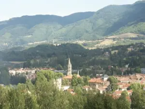 Labruguière a los pies de Negro Mountain