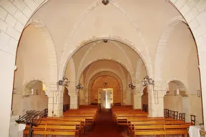 L'intérieur de l'église Saint-Agnan