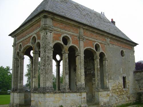 Laon - L'abbaye Saint-Martin, le vide-bouteilles