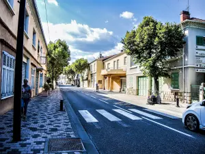 Avenue de Provence in Laragne-Montéglin (© JE)