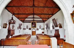 Intérieur de l'église Saint-Pierre d'Ouchamps