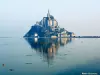 Le Mont-Saint-Michel - Grande marée d'équinoxe (© J.E)