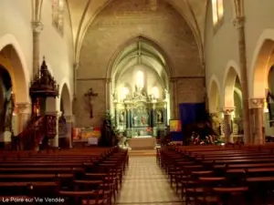 Nave, presbiterio, transetto e abside della Chiesa di San Pietro