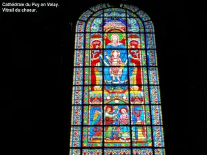 Buntglasfenster des Chores der Kathedrale (© J. E)