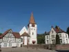 Lembach - Plaza de la Iglesia Protestante en Flecken