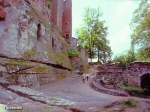 Inner courtyard of Fleckenstein Castle